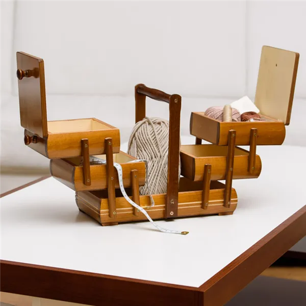 Nähkästchen hellbraun aus Holz, mittel 0960009