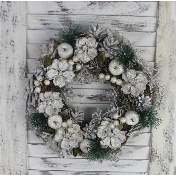 Kranz mit Dekorationen P1040